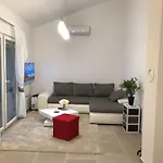 Ibis Apartment *