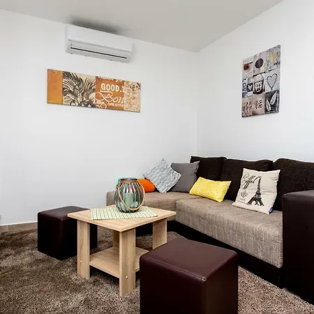 Ibis Apartman Cizici